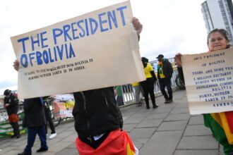 Protestors demonstrating against the Bolivian government.